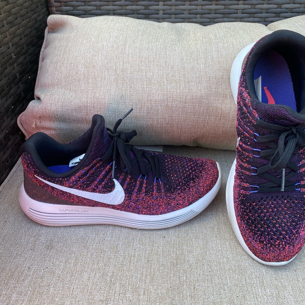 Nike - Picture 3 of 4